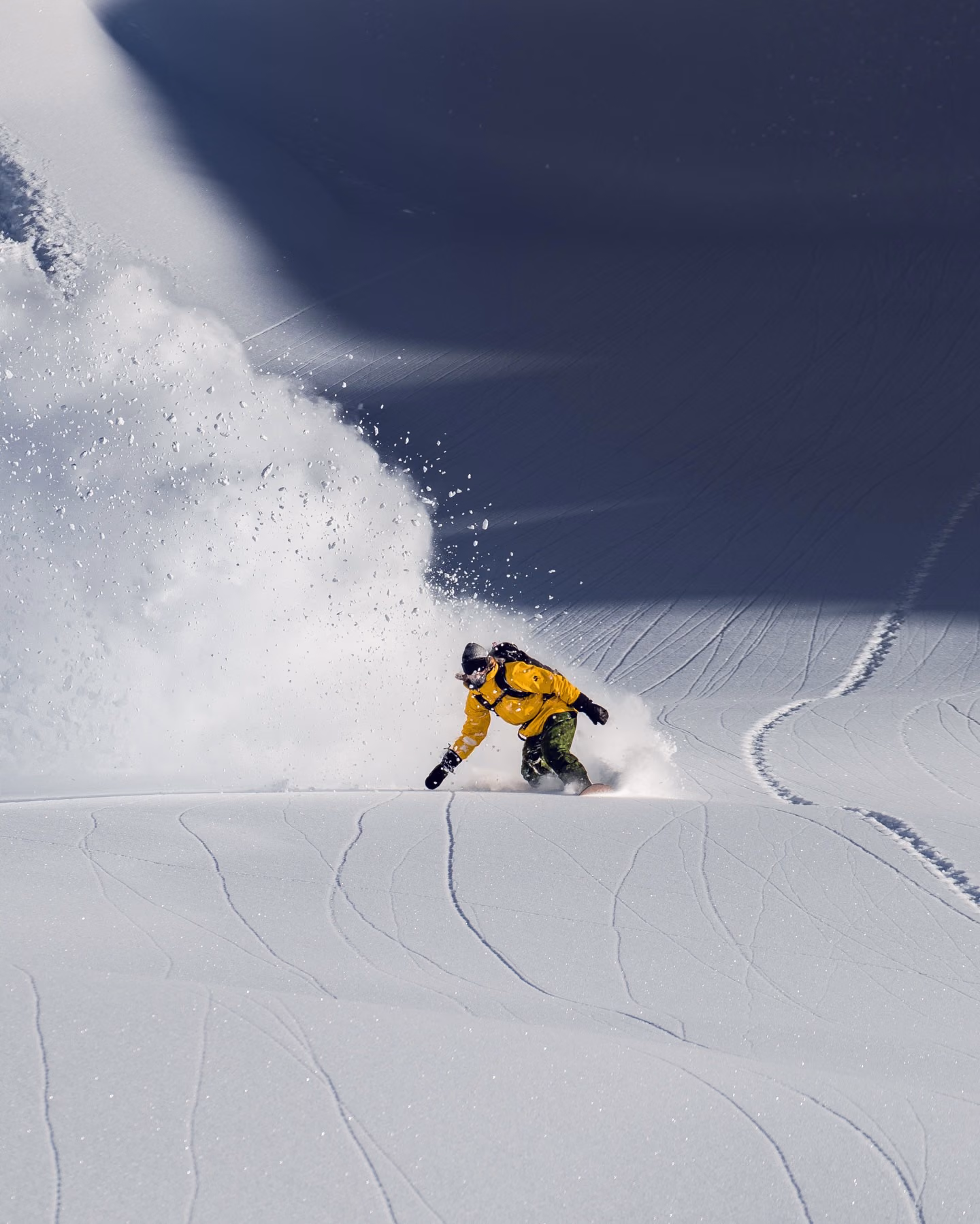 Skier throwing powder spray in Gulmarg